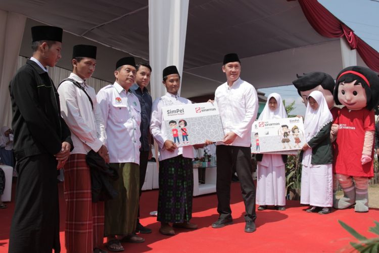 Bank Sinarmas melakukan sosialisasi Simpanan Pelajar (Simpel) di Pondok Pesantren Al Hikmah, Banyumas.