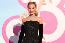 Gaya Glamor Margot Robbie di Premier 