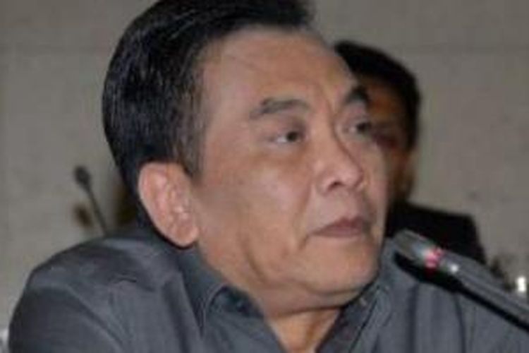 Almarhum Hikmat Tomet, Anggota DPR RI dan suami Gubernur Banten Ratu Atut Chosiyah sebelum meninggal.