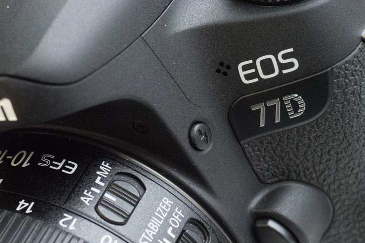 DSLR Canon EOS 77D