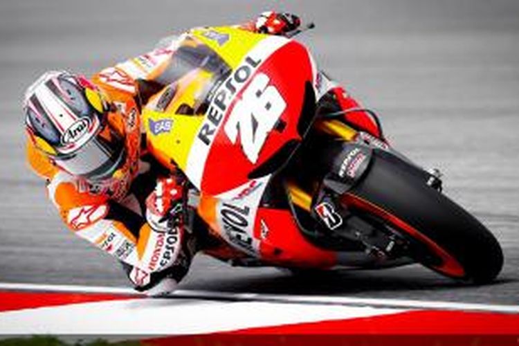 Pebalap Repsol Honda asal Spanyol, Dani Pedrosa memacu motornya di Sirkuit Internasional Sepang pada sesi latihan bebas pertama GP Malaysia, Jumat (11/10/2013). 