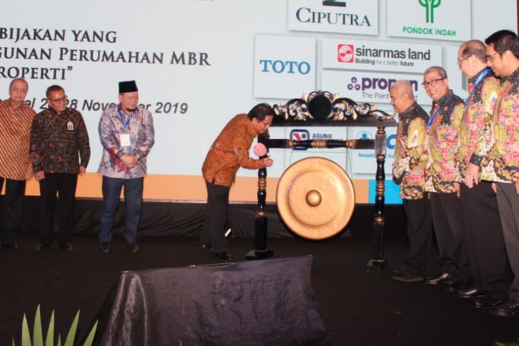 Persatuan Perusahaan Realestat Indonesia (REI) menggelar Musyawarah Nasional (Munas) REI ke-16 di Hotel Intercontinental Pondok Indah, dari 26-28 November 2019. Kegiatan tersebut dibuka oleh Menteri ATR dan Kepala BTN Sofyan Djalil, Rabu (27/11/2019) kemarin.