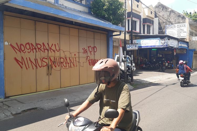 Vandalisme terkait kritikan terhadap pemerintah dalam penanganan Covid muncul di Jalan Kusumoyudan Pringgading, Kelurahan Setabelan, Kecamatan Banjarsari, Solo, Selasa (24/8/2021).