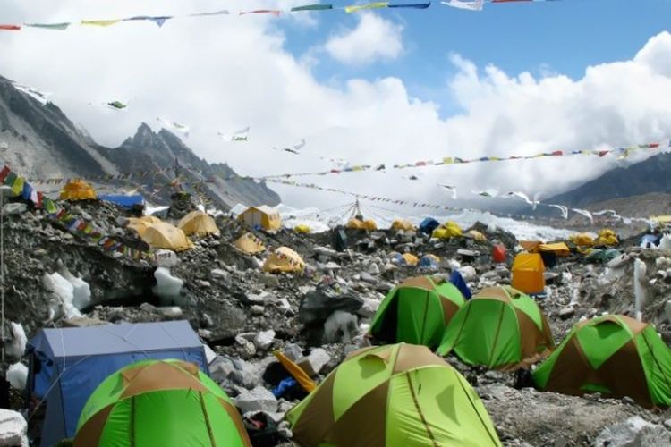 Pendaki meninggalkan sampah di Gunung Everest