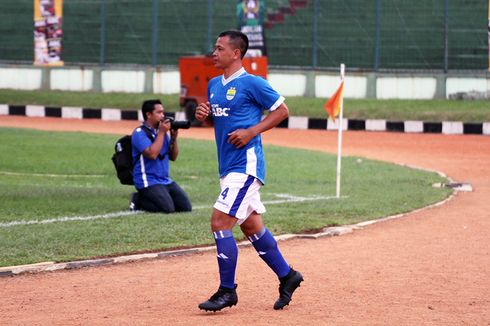 Kisah 11 Tahun Dadang Hidayat bersama Persib, Lepas dari Bayang-bayang Degradasi