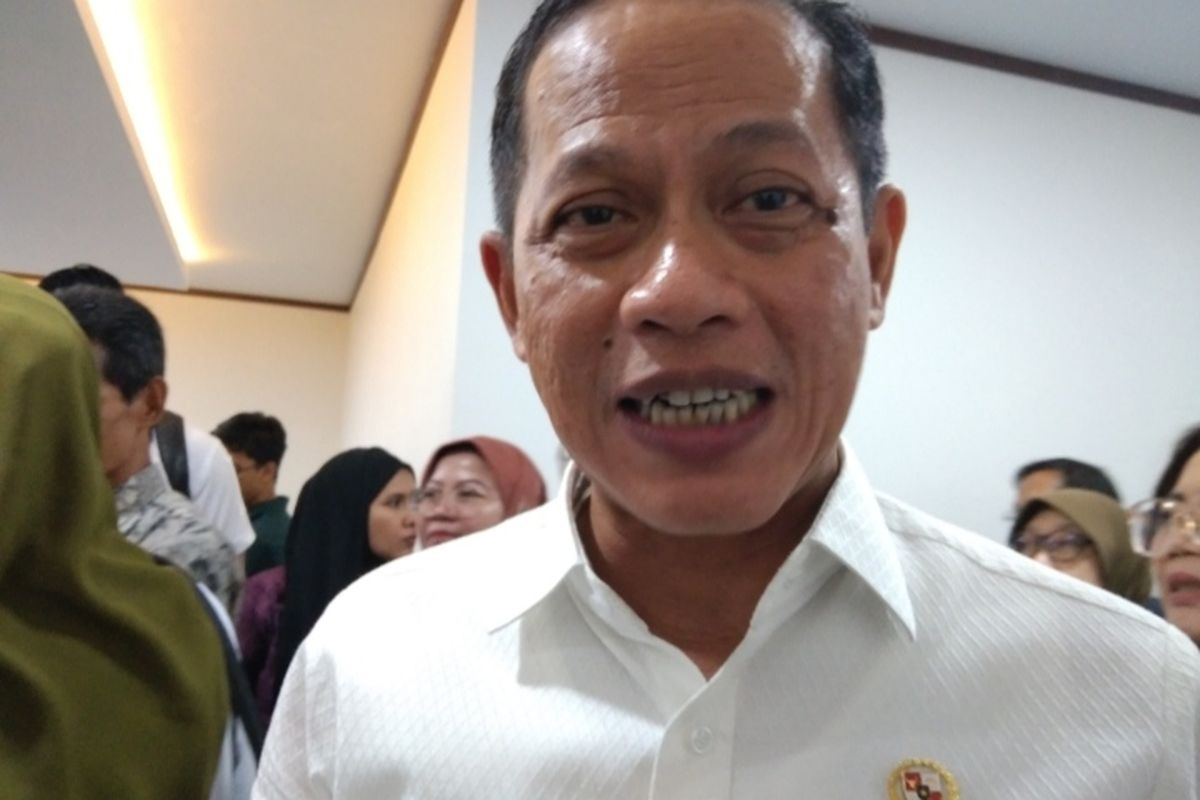 Menteri Lingkungan Hidup Hanif Faisol Nurofiq di Kantor Kemenko Bidang Pangan, Jakarta, Senin (1/9/2025).