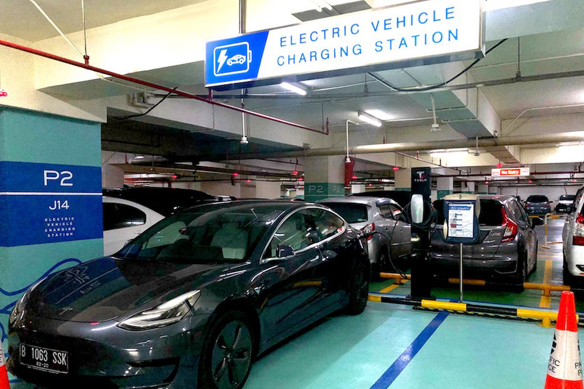 SPKLU Tesla di Mall Pacific Place