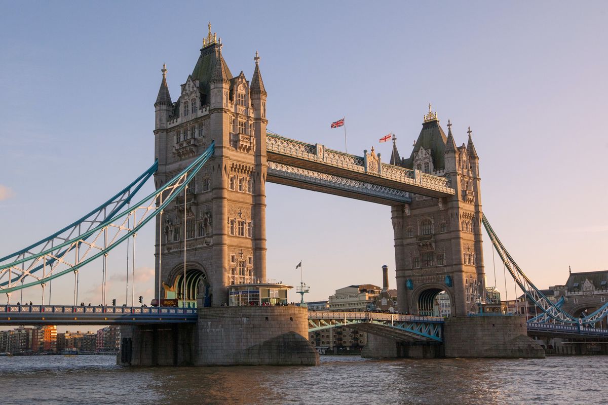 Ilustrasi London Bridge di Inggris.