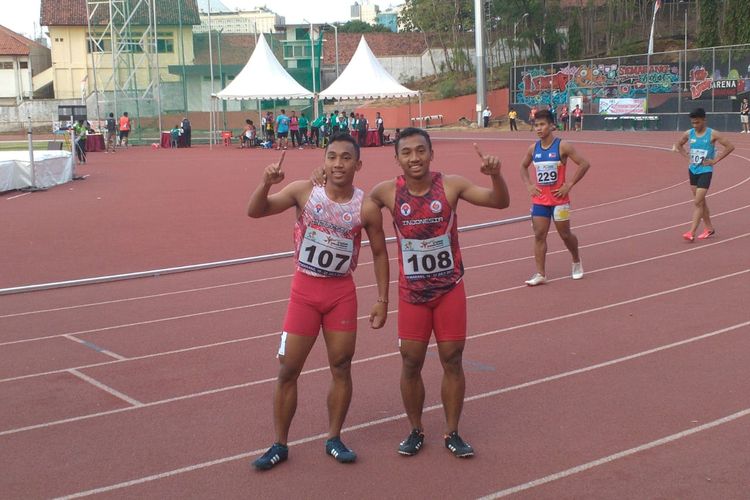 Dua sprinter Indonesia yang juga saudara kembar, Adith Rico Pradana (kanan) dan Adith Richi Pradana, melakukan selebrasi usai memenangi final nomor lari 100 meter putra ajang ASEAN School Games XI 2019 di Stadion Tri Lomba Juang, Mugas, Semarang, Jawa Tengah, Sabtu (20/7/2019). Rico menyabet emas dan Richi meraih perunggu.
