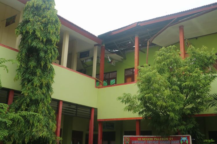 Hujan Deras Beberapa Hari Atap 4 Kelas Sdn Di Semarang Ambruk