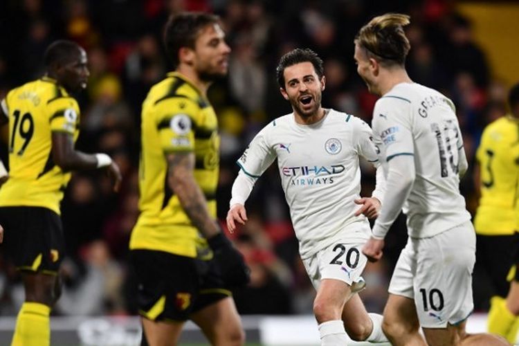 Pemain Man City Bernardo Silva (20) merayakan gol ke gawang Watford pada laga lanjutan Liga Inggris di Stadion Vicarage Road, Minggu (5/12/2021) dini hari WIB.