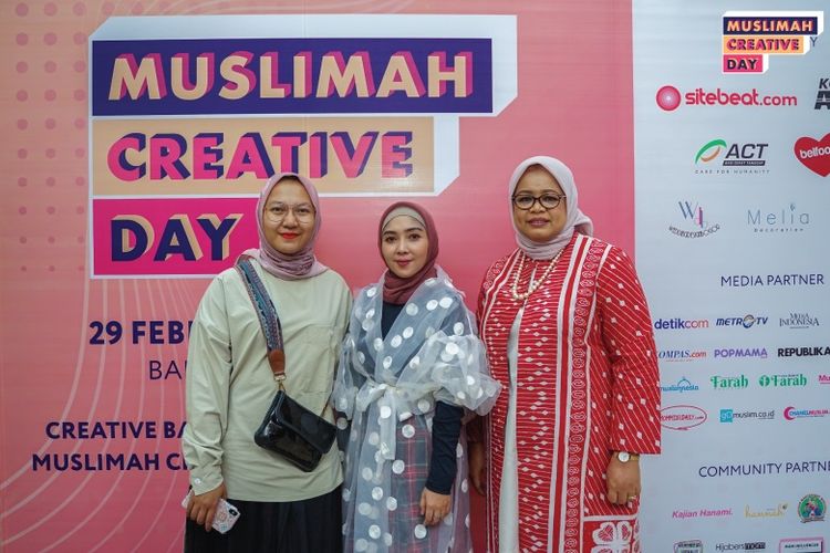 Narasumber berpose dalam acara Muslimah Creative Day 2020 yang diselenggarakan di Balai Kartini pada 29 Februari sampai 1 Maret 2020