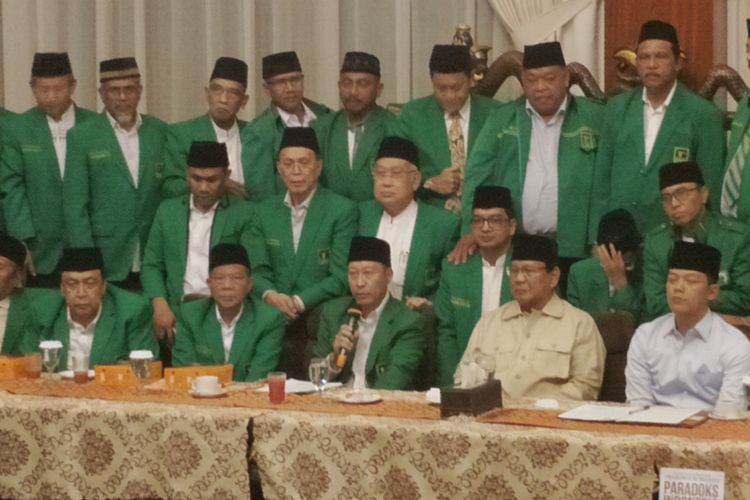 Ketua umum PPP hasil muktamar Jakarta Humphrey Djemat saat menyatakan dukungan di kediaman Prabowo, Jaalan Kertanegara, Jakarta Selatan, Rabu (28/11/2018) malam.