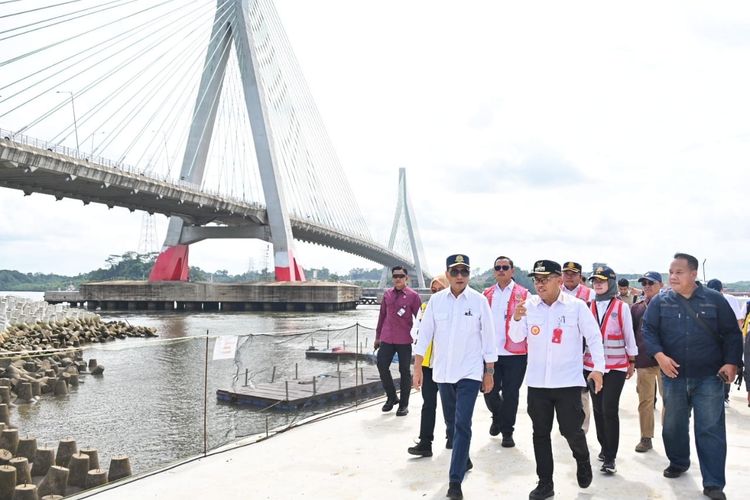 Menteri Perhubungan Budi Karya Sumadi mendukung rencana pelayaran kapal pinisi untuk wisata menuju Ibu Kota Nusantara (IKN) di Penajam Paser Utara, Kalimantan Timur (Kaltim).