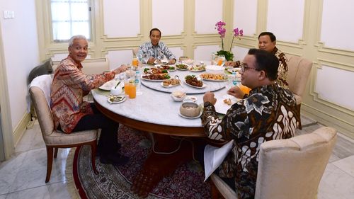 Membaca Perjamuan Makan Siang Jokowi: Ganjar dan Prabowo di Kanan-Kiri, Anies Berseberangan