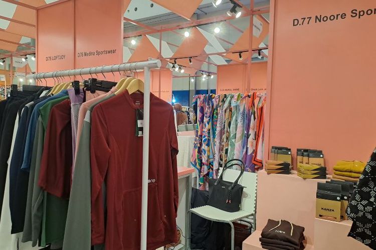 Menggunakan material breathable, cepat kering, serta memiliki perlindungan ultraviolet (UV), brand Noore Sport menjadi pilihan ideal bagi wanita berhijab yang gemar berolahraga. 