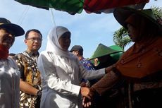 Sedihnya Khofifah Saat Lihat Ikan Bandeng di Pasar...