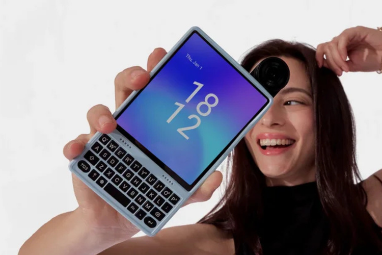 Ikko MindOne Pro menawarkan konsep berbeda dengan keyboard fisik yang hadir sebagai aksesori berbentuk snap-in case sehingga dapat dipasang maupun dilepas.