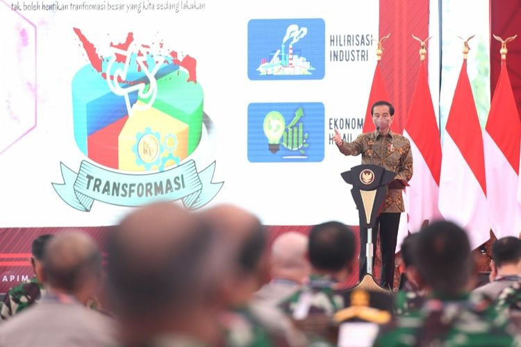 Presiden Joko Widodo saat menghadiri Rapim TNI-Polri 2022 yang digelar di Mabes TNI, Jakarta, Selasa (1/3/2022).