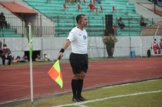 Kisah Bendera Asisten Wasit, Pakem Kuning Oranye