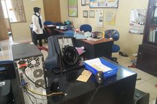 Kantor Lurah Berantakan Diserang Puluhan Kera