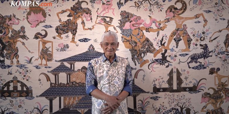 Seniman batik asal Desa Trusmi, Cirebon, Katura.
