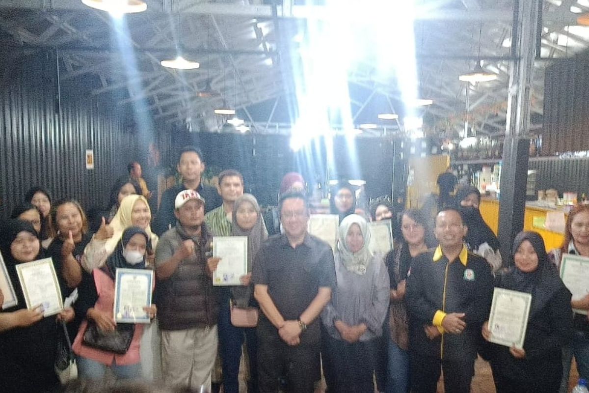 Para mantan terapis panti pijat syariah di Kota Malang mendapatkan kembali ijazah mereka dalam pertemuan pada Senin (5/5/2025) kemarin. 