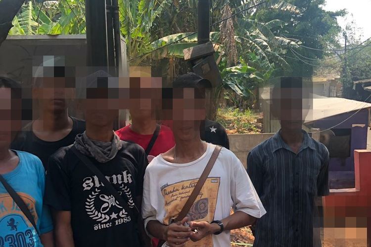 Pak ogah gadungan yang sering melakukan pungutan liar di perempatan Rawa Buaya, Cengkareng, Jakarta Barat diamankan petugas polisi pada Senin (16/9/2019) siang