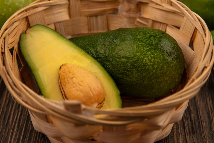 Ilustrasi buah alpukat yang sudah matang.