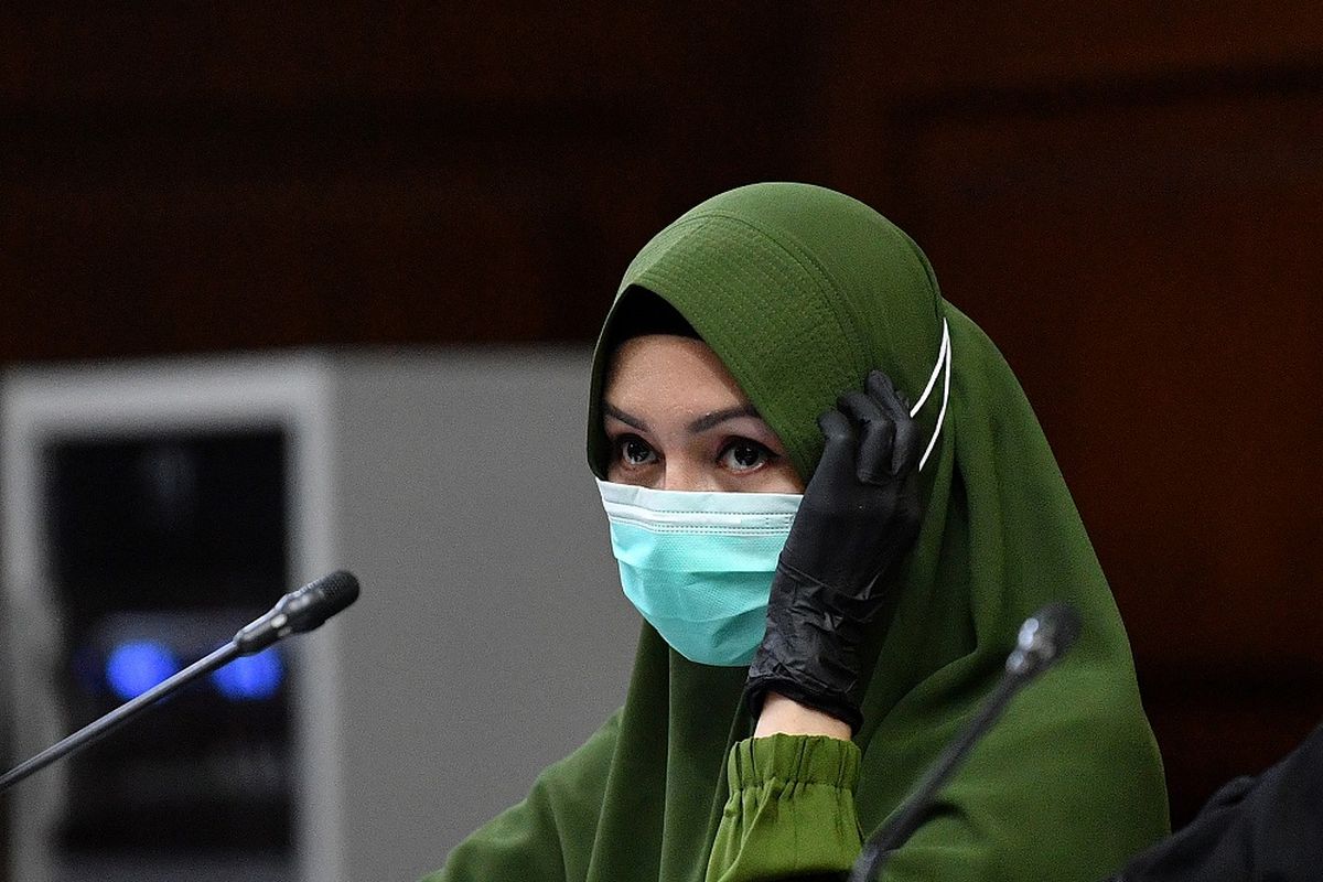 Terdakwa kasus dugaan suap dan gratifikasi pengurusan fatwa Mahkamah Agung (MA) Djoko Tjandra, Pinangki Sirna Malasari menjalani sidang lanjutan di Pengadilan Tipikor, Jakarta, Senin (9/11/2020). Dalam sidang tersebut Jaksa Penuntut Umum menghadirkan 2 orang saksi yakni terpidana kasus cessie Bank Bali Djoko Tjandra dan pengusaha Rahmat. ANTARA FOTO/Sigid Kurniawan/foc.