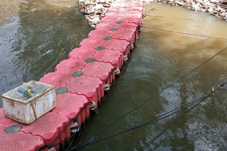 Ponton di sebuah kali di Jakarta Selatan.