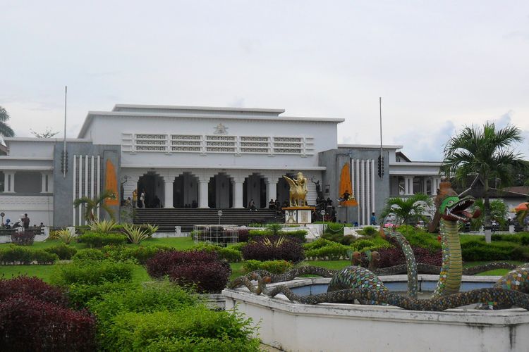 Ilustrasi Museum Mulawarman di Kota Samarinda, Kalimantan Timur.