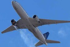Buntut Serpihan Mesin Jatuh dari Langit, Pesawat Boeing B777 Dikandangkan