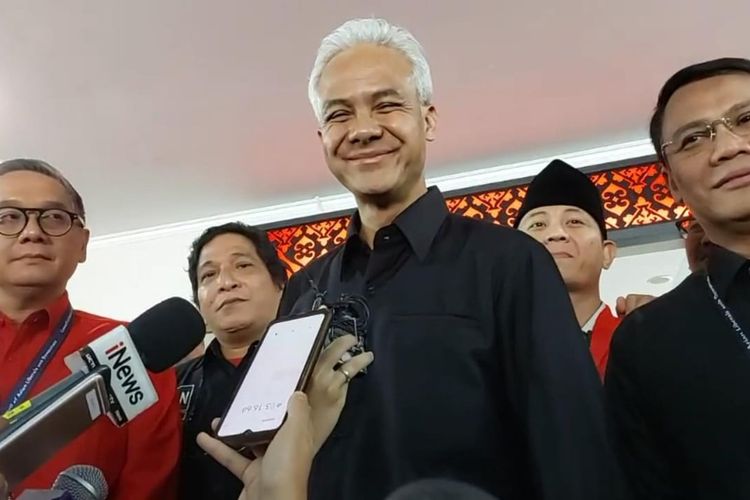 Bakal calon presiden Ganjar Pranowo di Sekolah Partai PDI Perjuangan, Jakarta, Sabtu (28/10/2023).