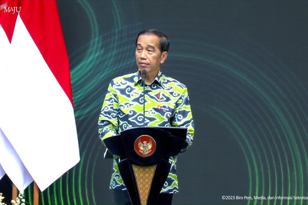 Presiden Joko Widodo saat menghadiri BNI Investor Daily Summit 2023 di Hutan Kota GBK, Jakarta, Selasa (24/10/2023).