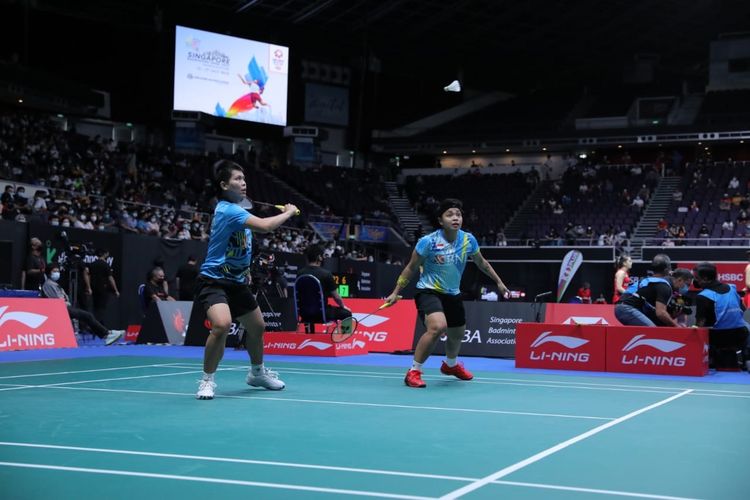 Ganda putri Indonesia Apriyani Rahayu/Siti Fadia Silva saat beraksi pada Singapore Open 2022 yang berlangsung dari 12 Juli hingga 17 Juli 2022.