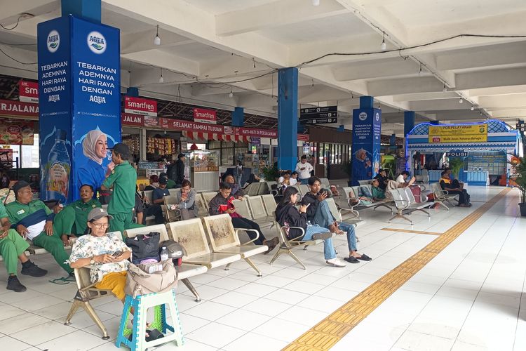 Terminal Kampung Rambutan Sepi H-1 Lebaran, Tiket Masih Tersedia untuk Pemudik