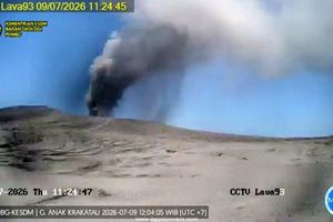 Anak Krakatau Erupsi Berulang, Tujuh Letusan dalam Sehari Semburkan Abu hingga 250 Meter