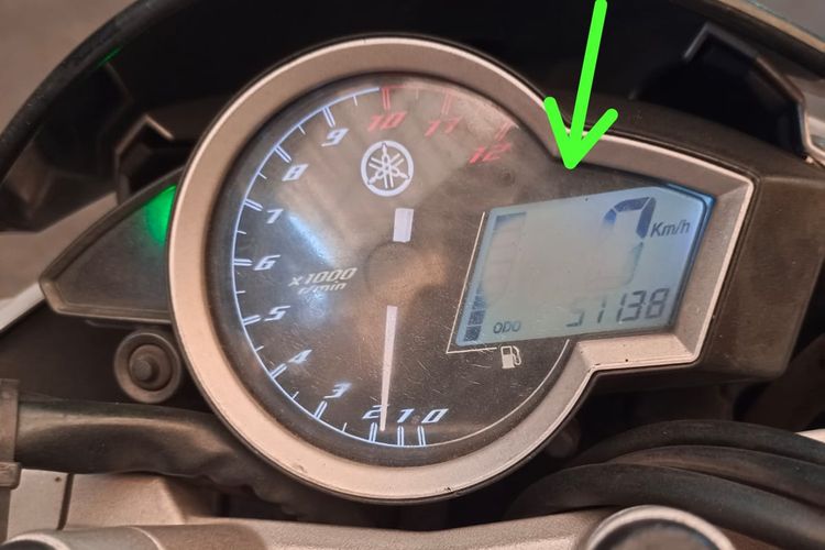 Speedometer motor yang terkena sunburn