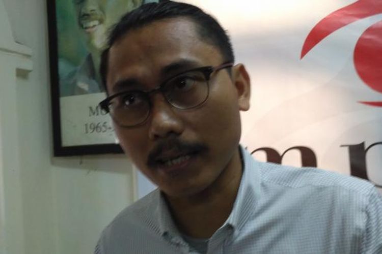 Pengacara publik YLBHI, Julius Ibrani di kantor Imparsial, Jakarta, Kamis (3/11/2016)