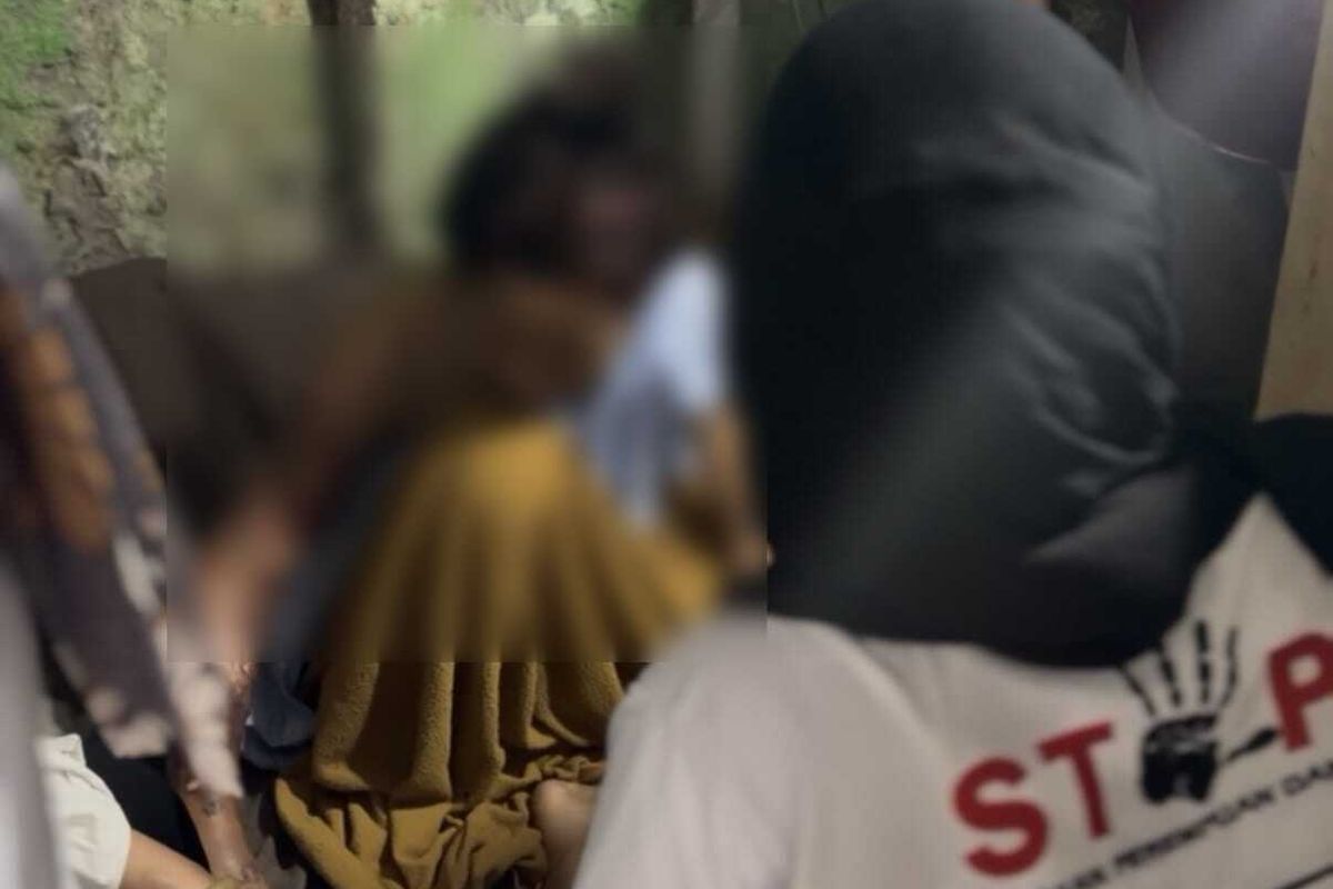 Dinas Pemberdayaan Perempuan dan Perlindungan Anak (DP3A) Kota Semarang meninjau kondisi korban berinisial T di rumah.