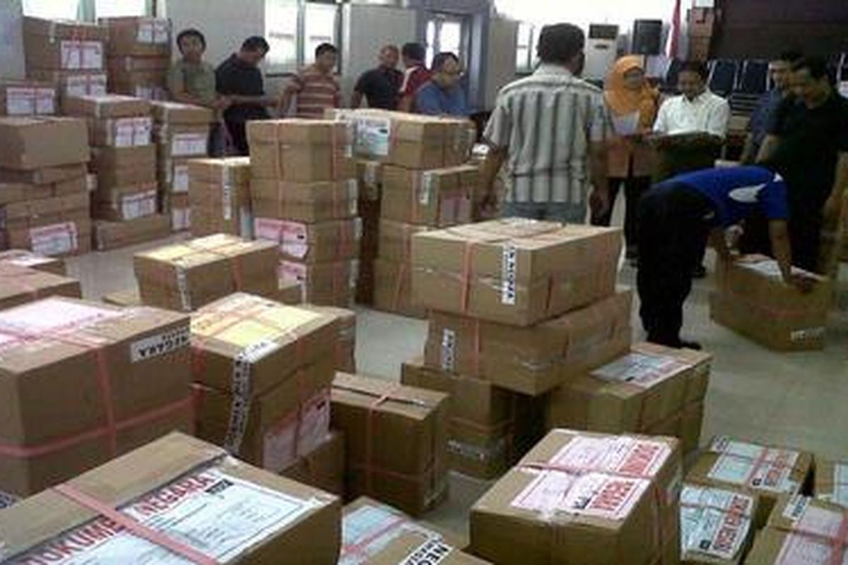 Distribusi soal UN di Kota Semarang, hari MInggu (15/4/2012) ini.