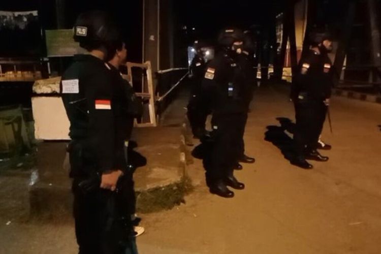 Kericuhan antar kelompok pemuda kembali terjadi di Kelurahan Bataraguru, Kecamatan, Wolio, Kota Baubau, Sabtu (8/1/2022) malam. Aparat keamanan dari Polres Baubau melakukan pengamanan di lokasi kejadian.