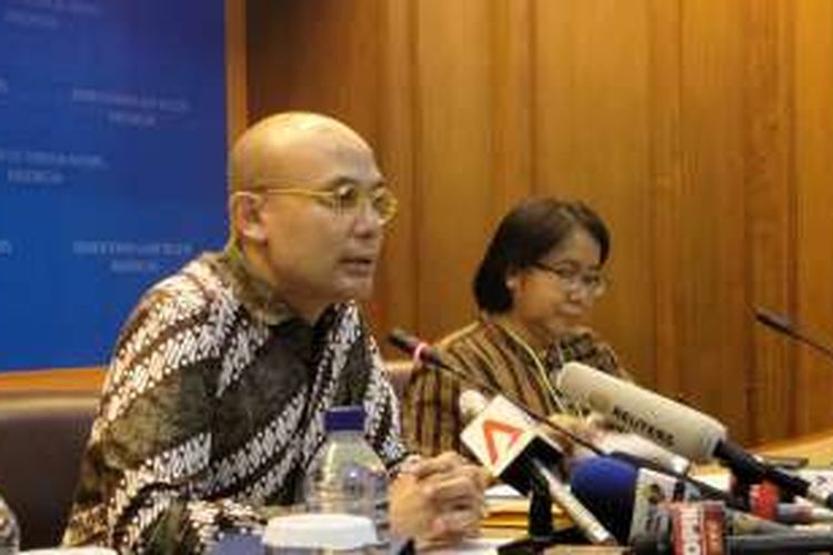 Juru bicara Kementerian Luar Negeri RI Arrmanatha Nasir saat memberikan keterangan di kantor Kemenlu, Jakarta Pusat, Kamis (18/8/2016).