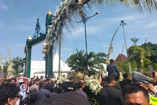 Rombongan Kirab Pengantin Kaesang-Erina Tiba di Pura Mangkunegaran