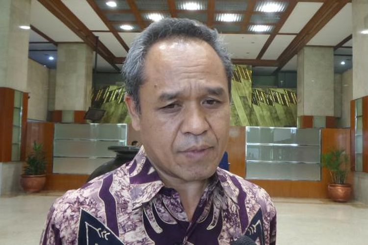 Wakil Ketua Komisi III DPR dari Fraksi Partai Demokrat, Benny k Harman di Kompleks Parlemen, Senayan, Jakarta, Senin (13/2/2017).