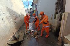 Banjir di Kampung Rambutan Sisakan Sampah, Mulai dari Kasur, TV, hingga Limbah Rumah Tangga