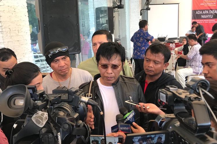 Anggota DPR RI Fraksi PDI Perjuangan Adian Napitupulu ketika ditemui di Warung Komando, Tebet, Jakarta Selatan, Minggu (19/1/2020).
