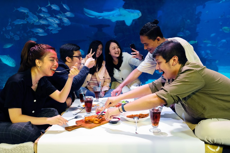 Ilustrasi buka puasa bersama di Jakarta Aquarium & Safari