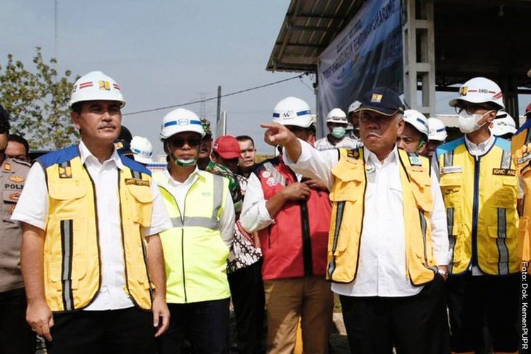 Menteri PUPR Basuki Hadimuljono memberikan sejumlah pesan saat meninjau pembangunan Bendungan Jragung di Kabupaten Semarang, Jawa Tengah, pada Jumat (19/5/2023).